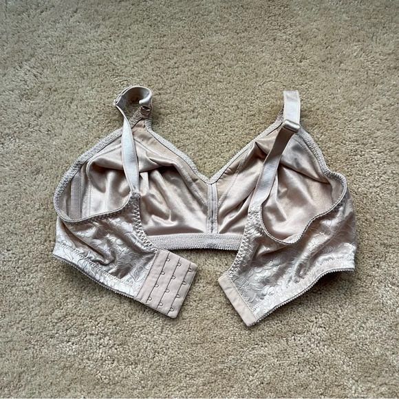 ✨Bali Women’s Full Coverage Bra - 38D - Beige - VGUC - #3372 - Wireless - Picture 3 of 5